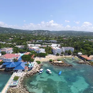 Franklyn D & Resort Runaway Bay